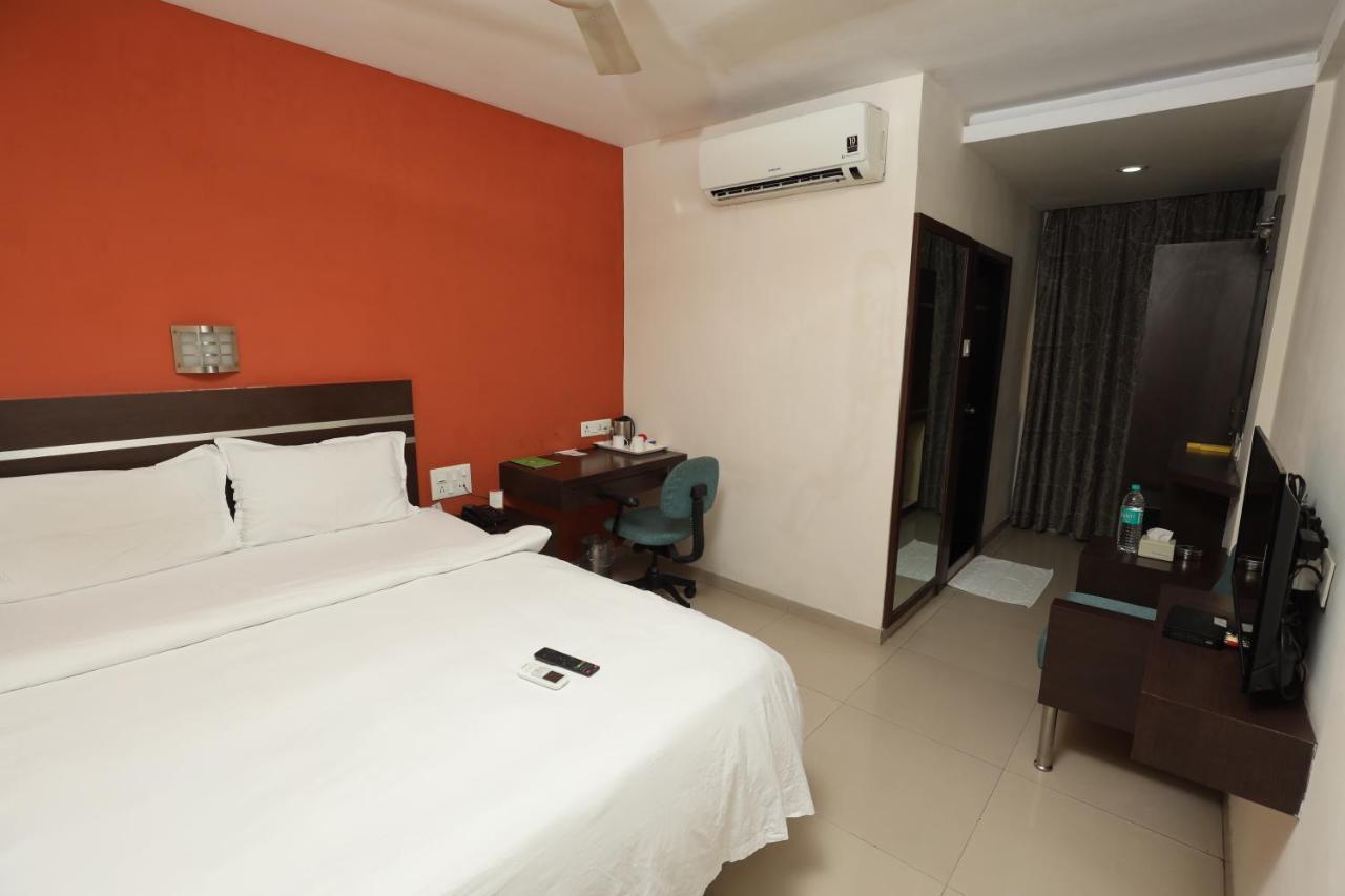 Best Western Yuvraj Surat Exterior foto