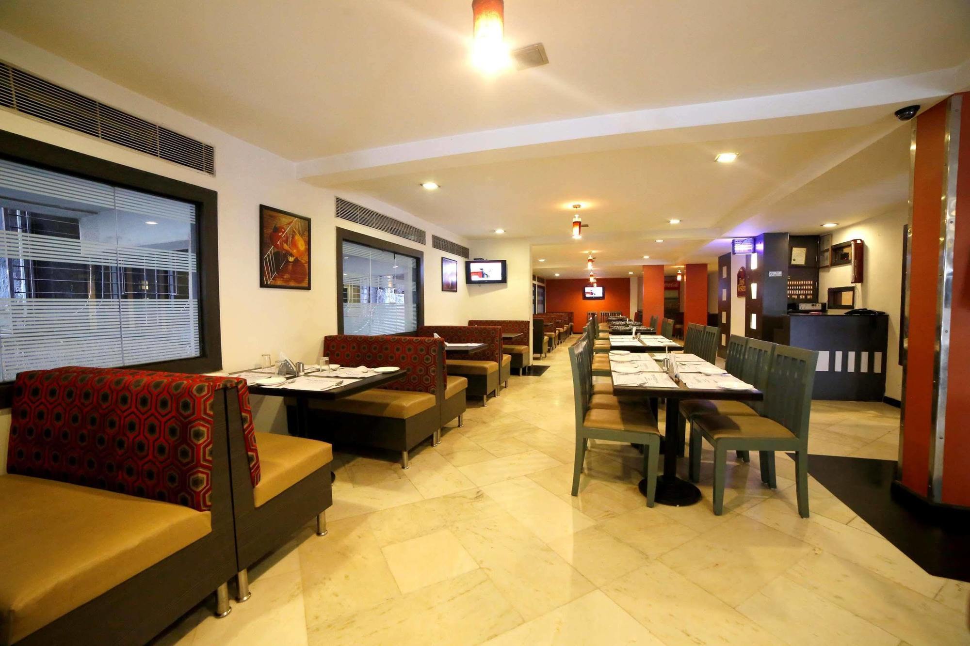 Best Western Yuvraj Surat Exterior foto