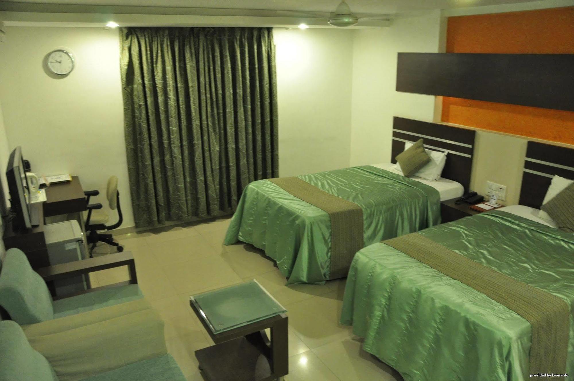 Best Western Yuvraj Surat Exterior foto