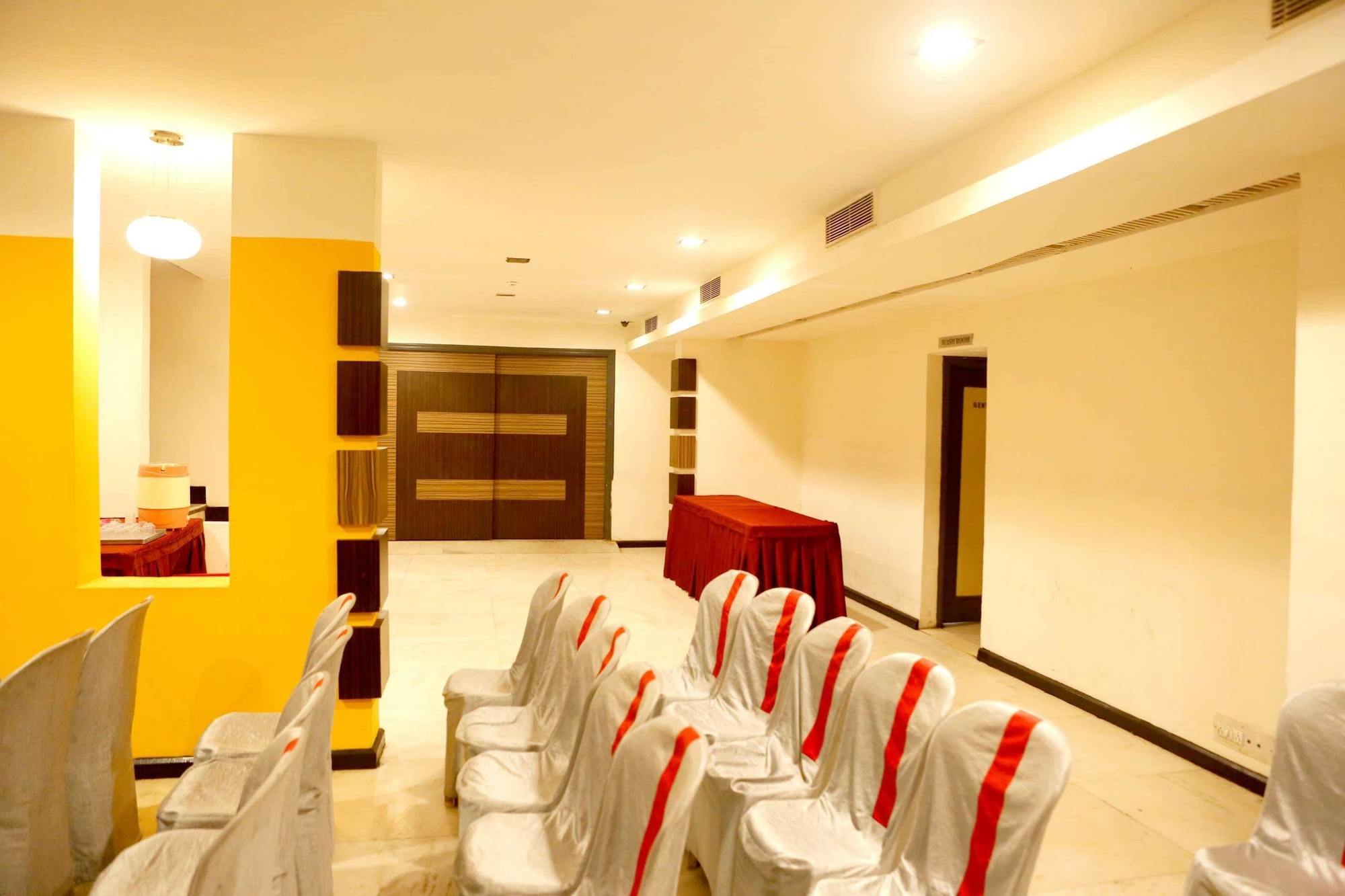 Best Western Yuvraj Surat Exterior foto