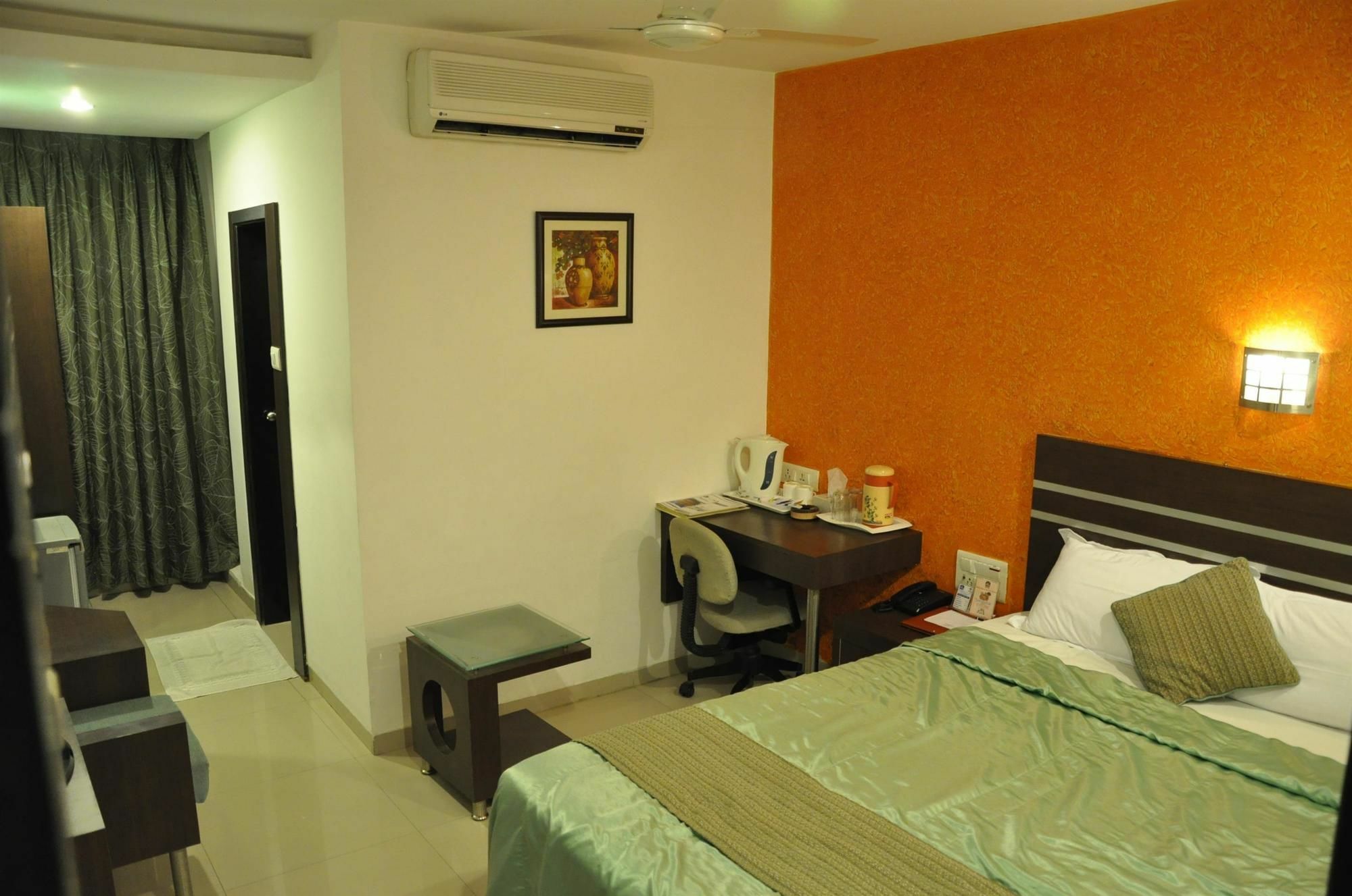 Best Western Yuvraj Surat Exterior foto